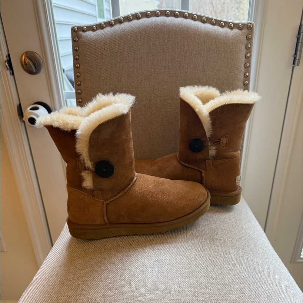 Authentic UGG Australia Bailey Button Boots in Walnut - Size 7 - Picture 2 of 11